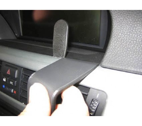 Proclip BMW 3-series E90/E91 05-12 Angled with navi&wood